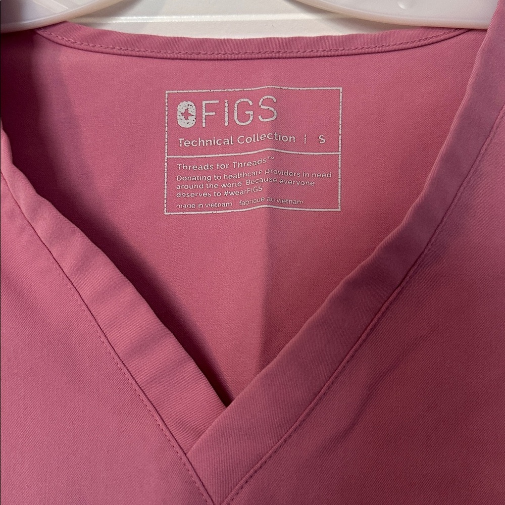 women's Chalk Pink Catarina - One-Pocket Scrub Top - S / Chalk Pink - Picture 2 of 2